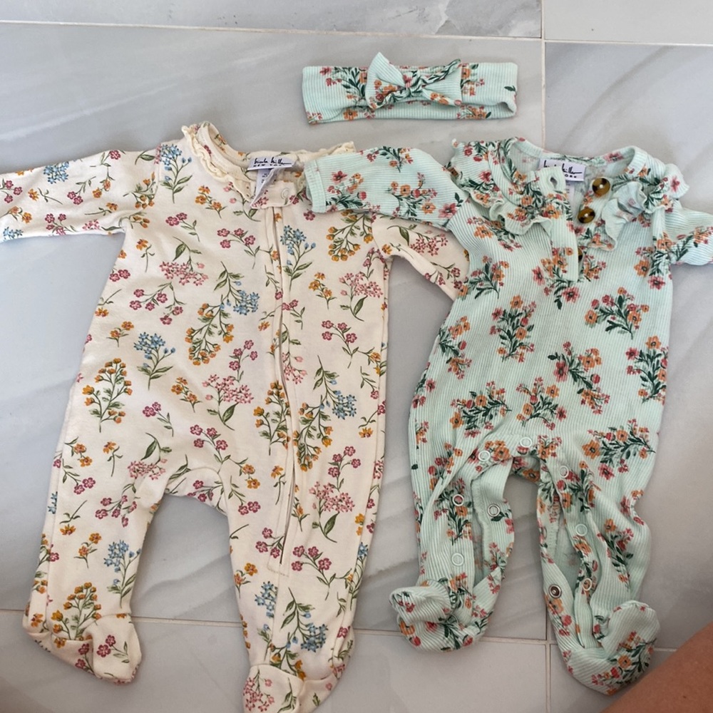 Nicole Miller baby girl 0-3 with matching hair bow 🎀